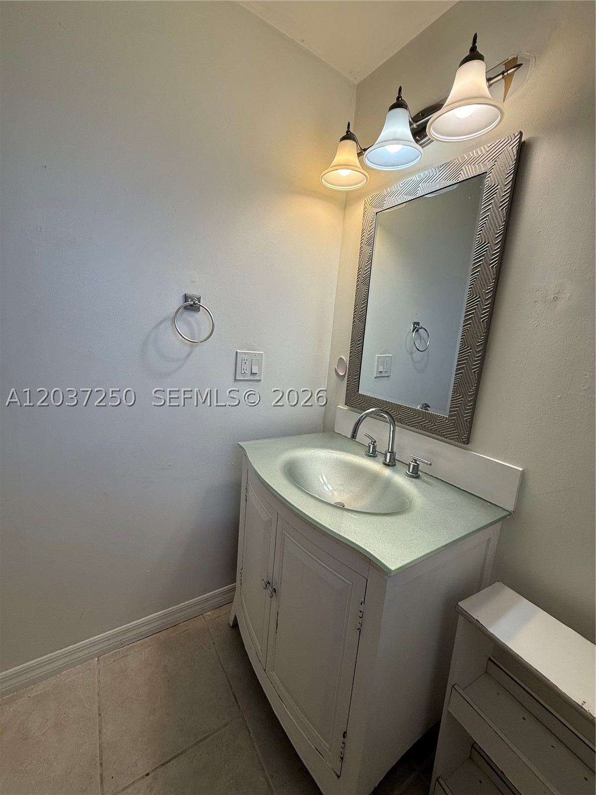 WEST MILLER HEIGHTS SEC 1 - Residential Lease