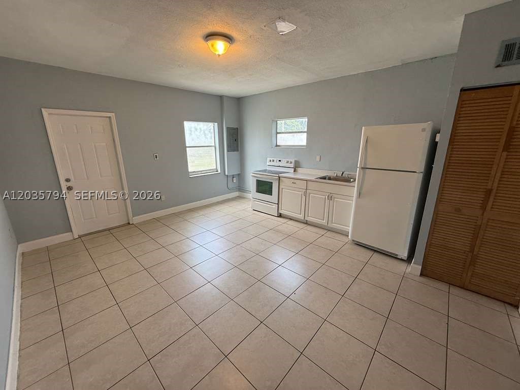 HOLLYWOOD SOUTH SIDE ADD - Residential Lease