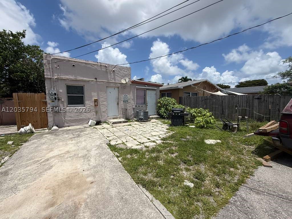 HOLLYWOOD SOUTH SIDE ADD - Residential Lease