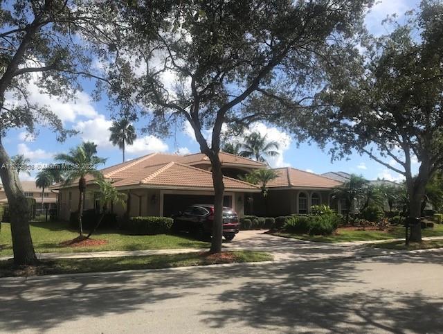 Amazing 1 Story home in the most sought after community in Weston The Ridges. This beautiful home has a Formal dining room. Spectacular view to the Lake. Stainless steel appliances & a huge pantry, indoor laundry room. Short walk to amazing clubhouse with 2 pools, private clubhouse for entertaining, pickleball courts, basketball courts, volleyball, soccer, & much more. The Ridges is a 24 hour man gated community. A+ Schools Everglades Elem., Falcon Cove middle, Cypress Bay.