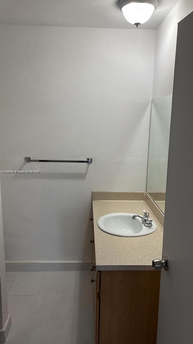 MARINA OAKS CONDO - Residential Lease