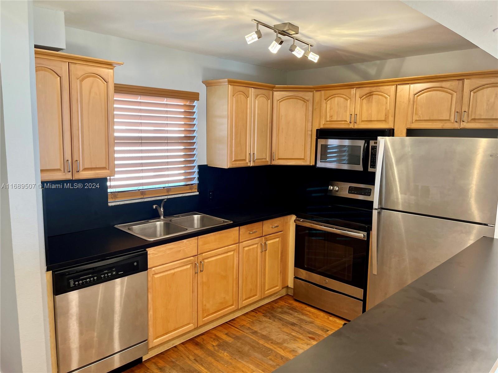 LINCOLN PLACE RESIDENCES - Residential Lease