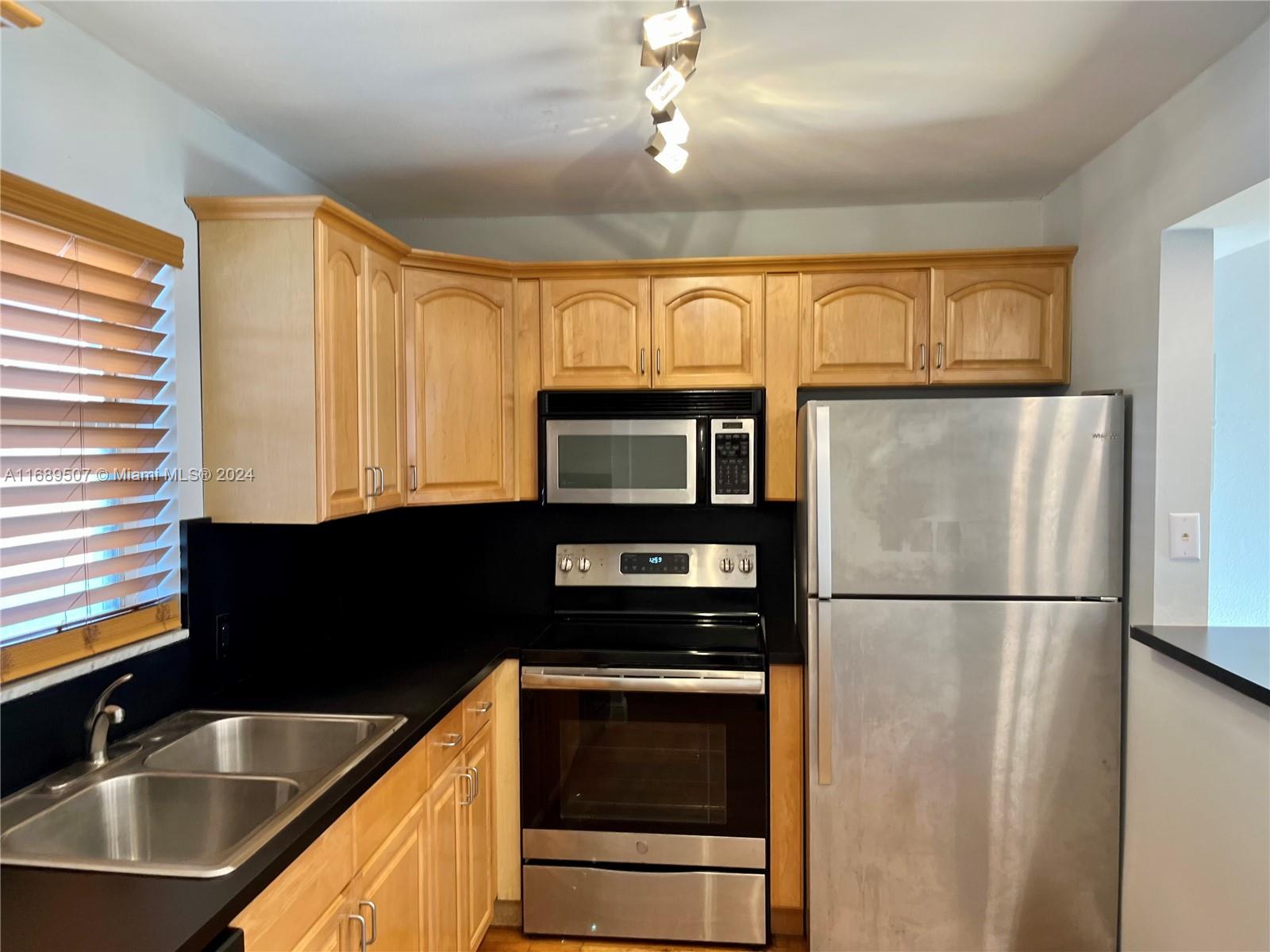 LINCOLN PLACE RESIDENCES - Residential Lease