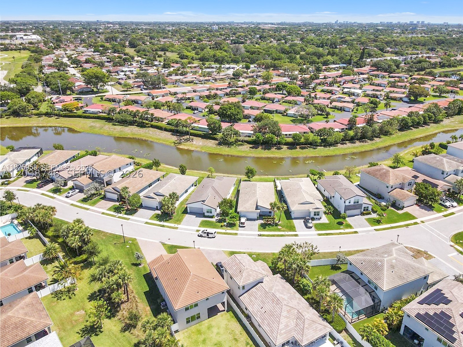 CRYSTAL LAKE 1ST SEC - Residential