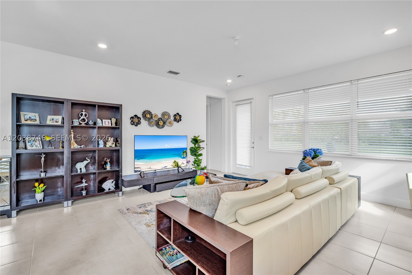 CRYSTAL LAKE 1ST SEC - Residential