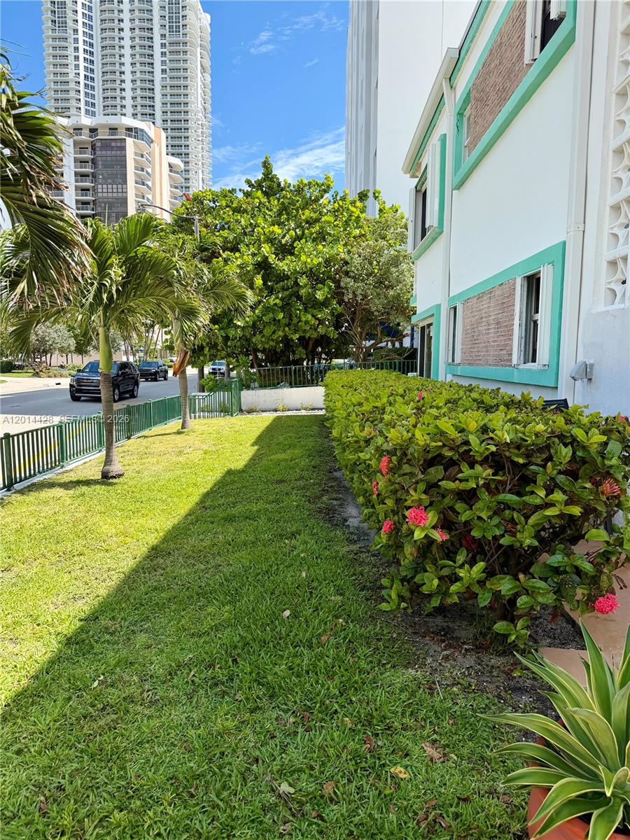 BROADWATER BEACH ARMS I C - Residential
