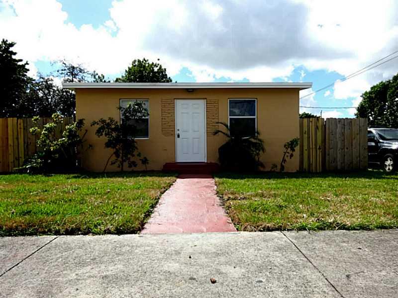 TOTALLY RENOVATED HOUSE IN A GREAT NEIGHBORHOOD IN HOLLYWOOD! THIS PROPERTY IS READY FOR THE NEXT BUYER OR INVESTOR. NEW ROOF, AC, APPLIANCES, FRESH PAINT INSIDE AND OUTSIDE. BRING YOUR BUYERS THEY WOULD LOVE IT!  THE BEST PROPERTY IN THE AREA AT THIS PRI CE POINT. 10% CAP RATE FOR INVESTORS.