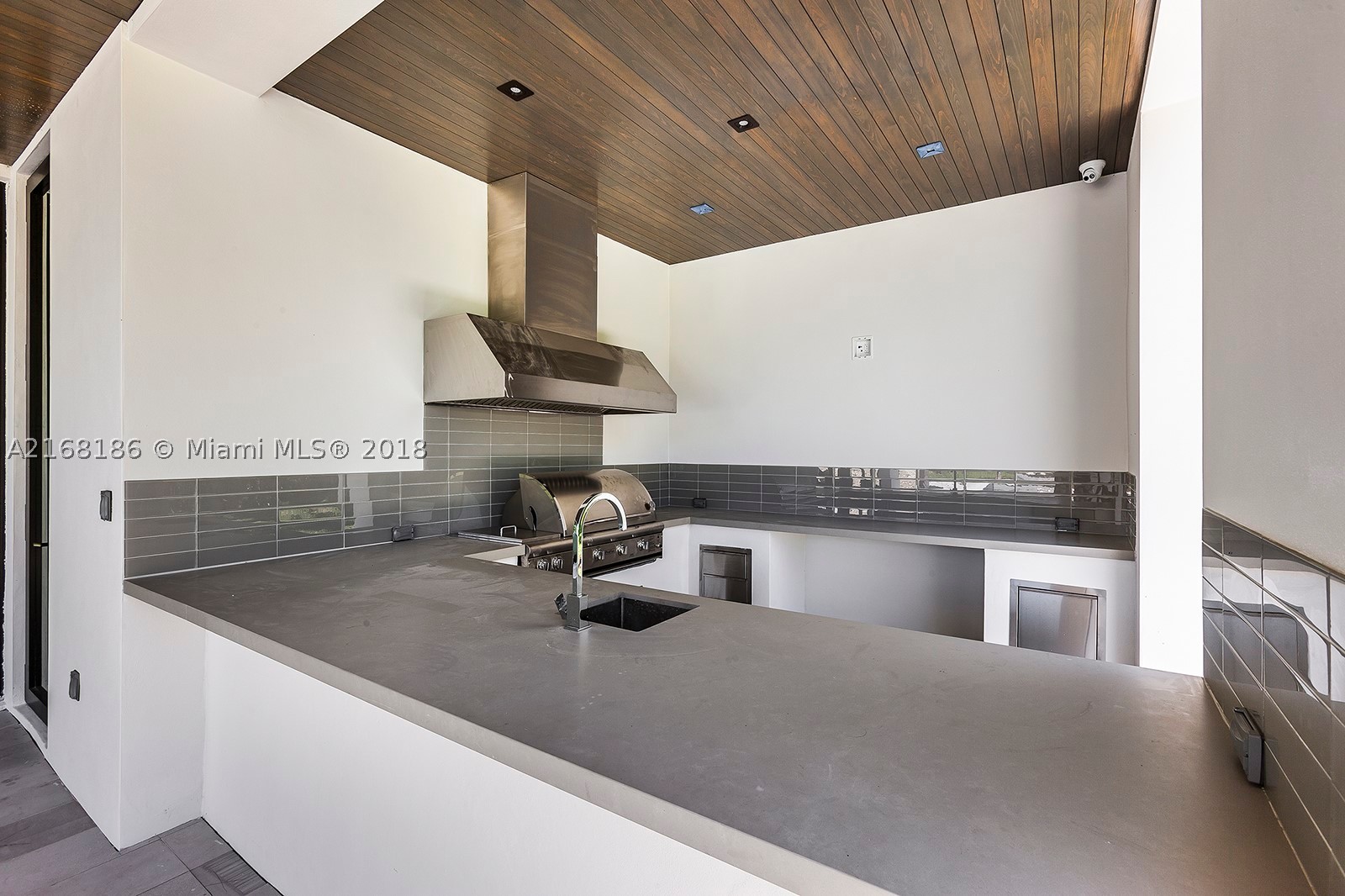 HELMS COUNTRY ESTS ADDN - Residential