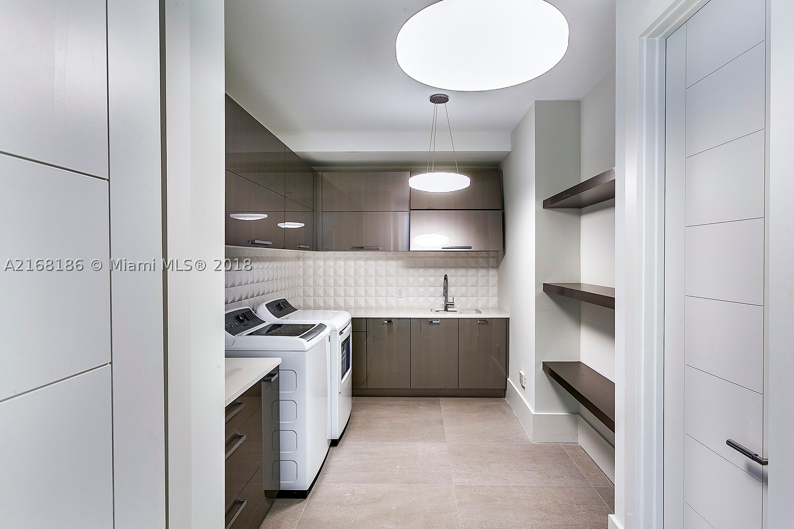 HELMS COUNTRY ESTS ADDN - Residential