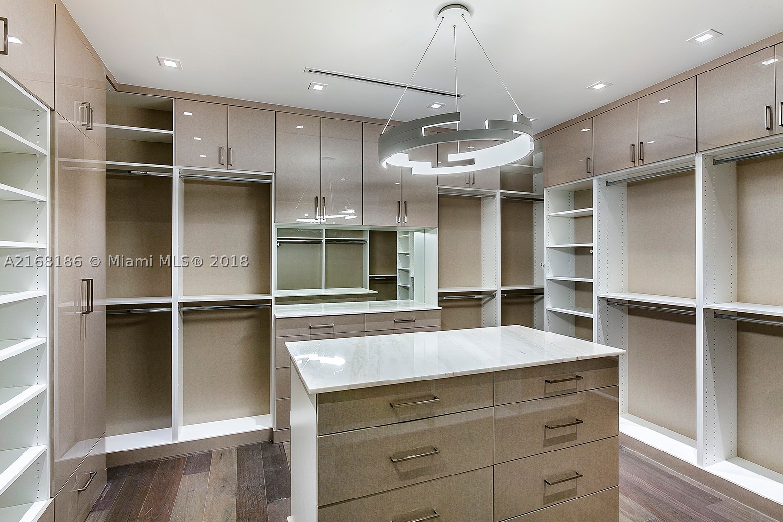 HELMS COUNTRY ESTS ADDN - Residential