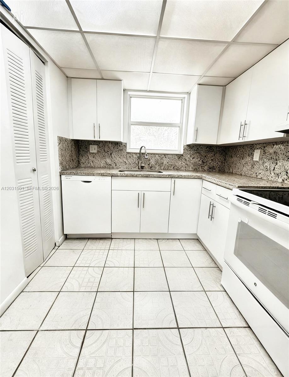 RAMBLEWOOD CONDO B - Residential Lease