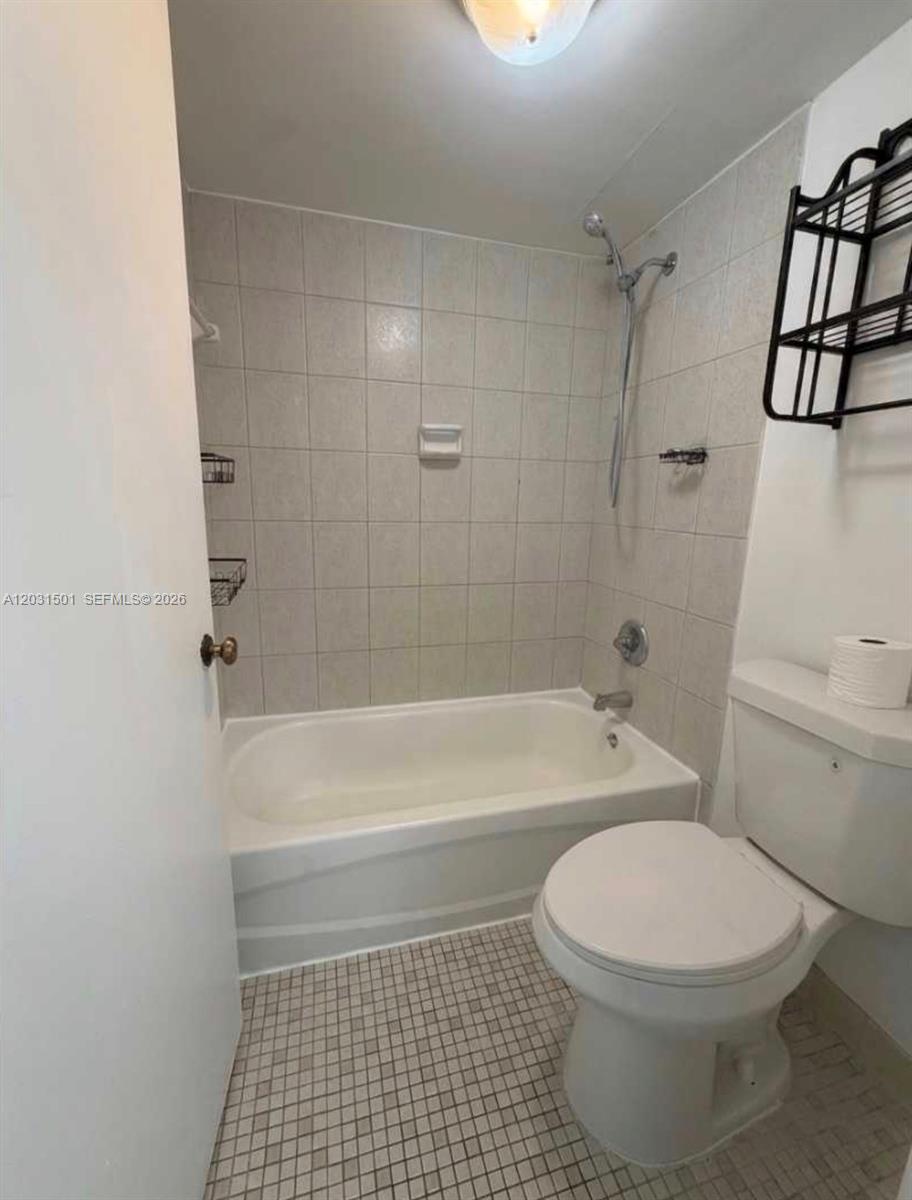 RAMBLEWOOD CONDO B - Residential Lease