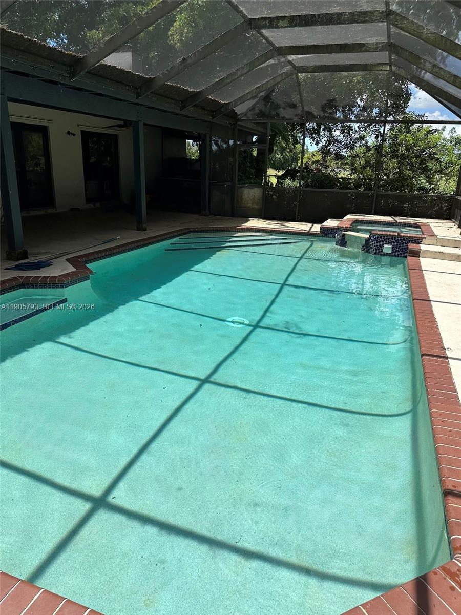 REDLANDS - Residential