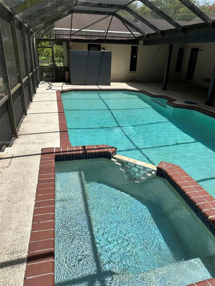 REDLANDS - Residential