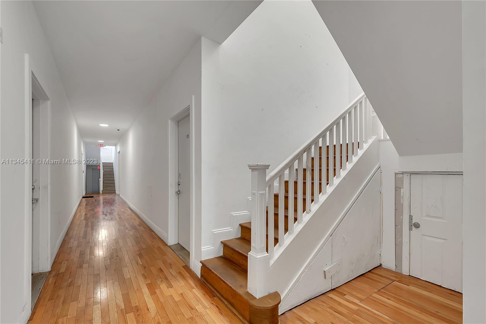 LAWRENCE ESTATE LAND CO - Residential Lease
