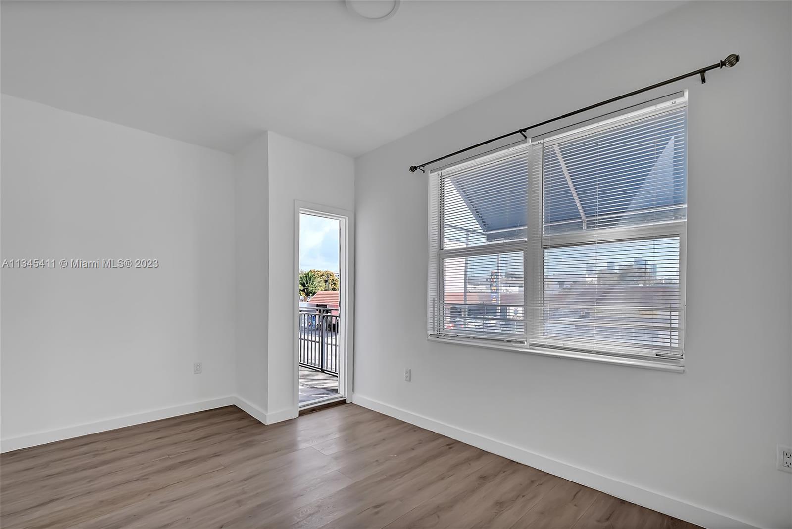 LAWRENCE ESTATE LAND CO - Residential Lease