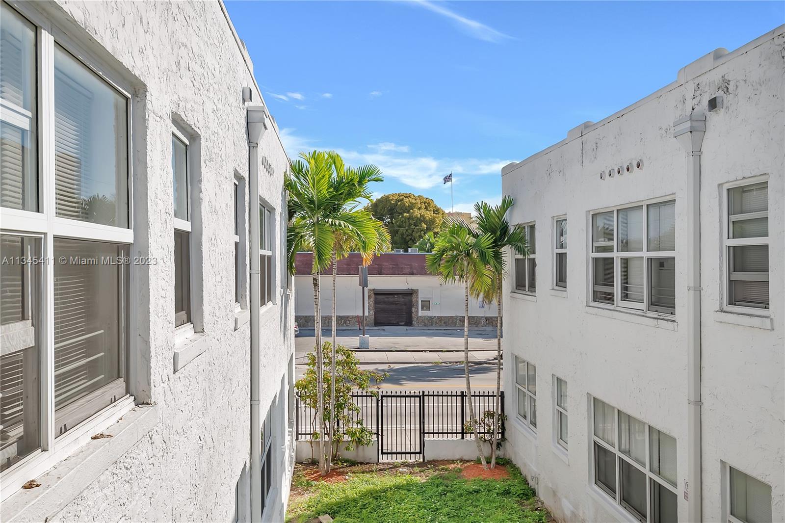LAWRENCE ESTATE LAND CO - Residential Lease