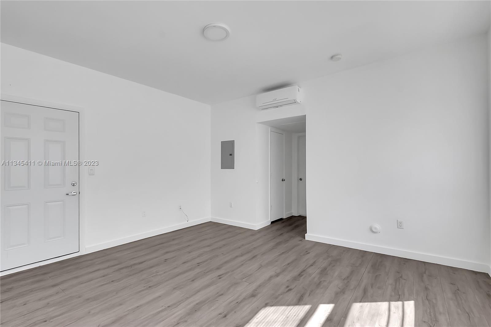 LAWRENCE ESTATE LAND CO - Residential Lease