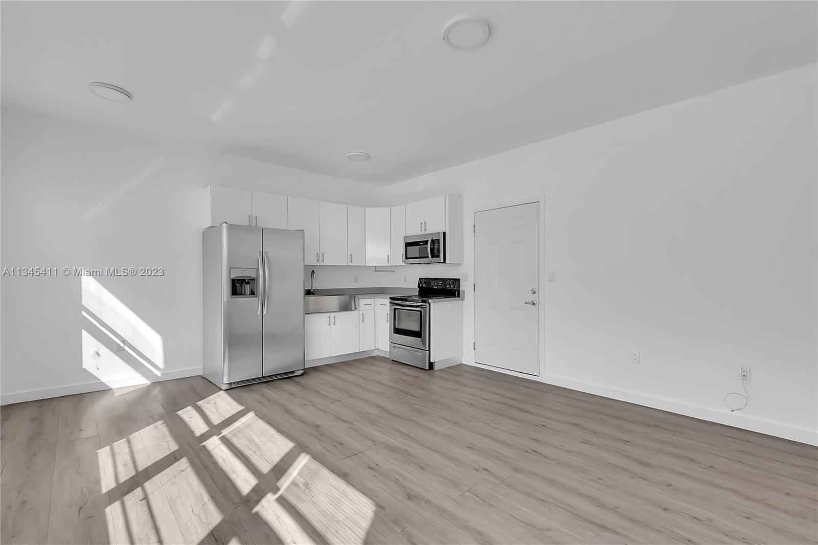 LAWRENCE ESTATE LAND CO - Residential Lease