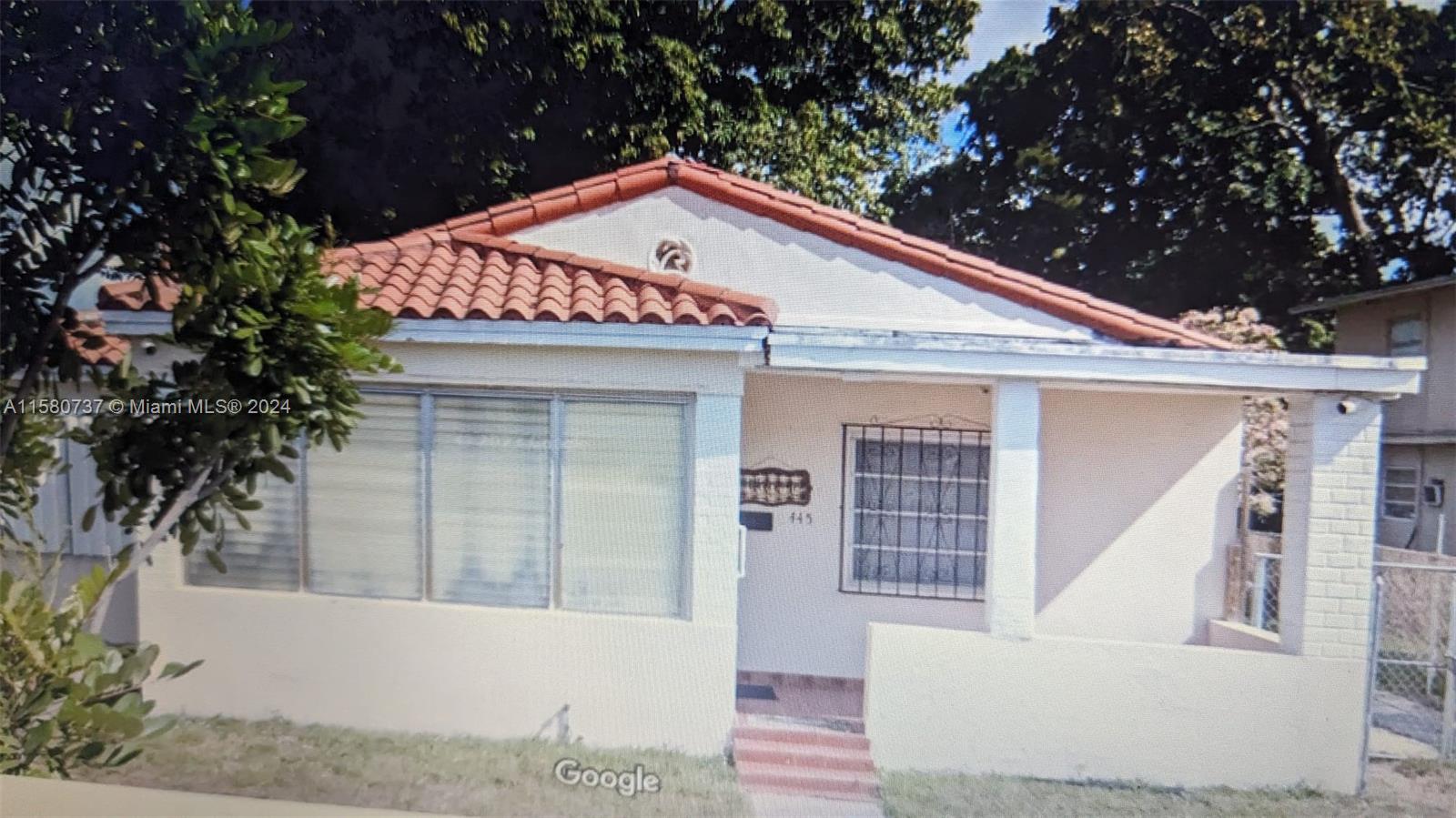 Beautiful Ranch House well kept for sale by the Owner.