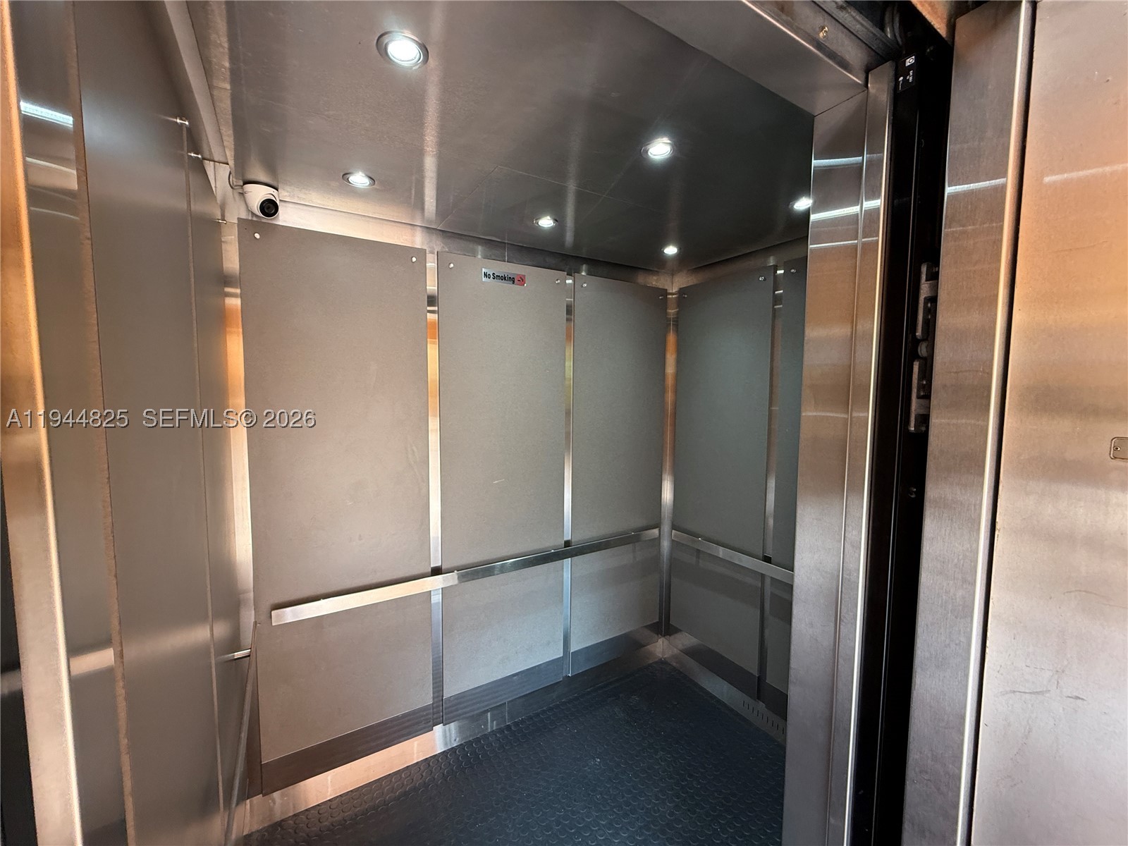 LAGO WEST CONDOMINIUM - Residential