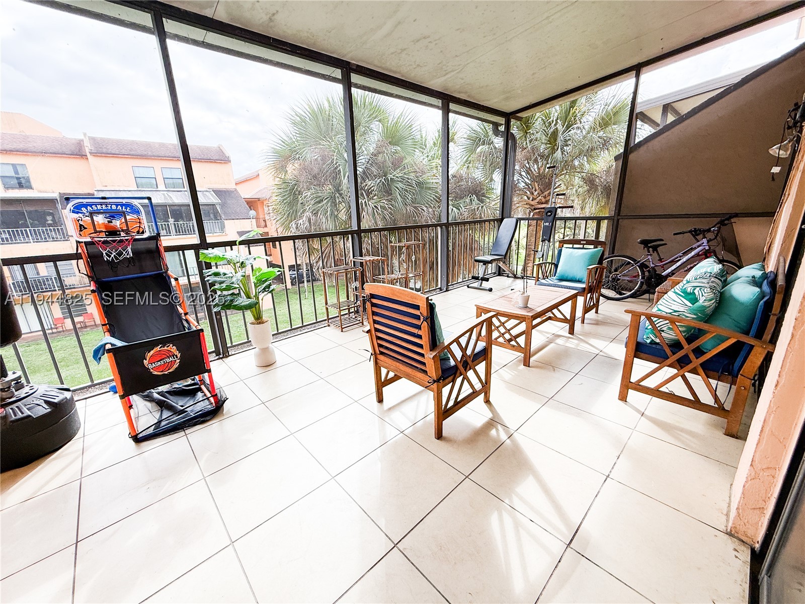 LAGO WEST CONDOMINIUM - Residential