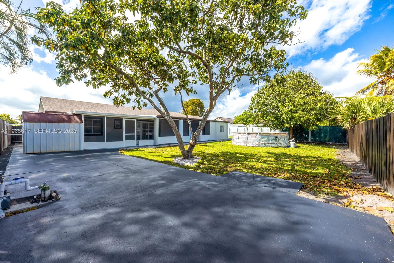COUNTRY LAKE MANORS SEC 3 - Residential Lease