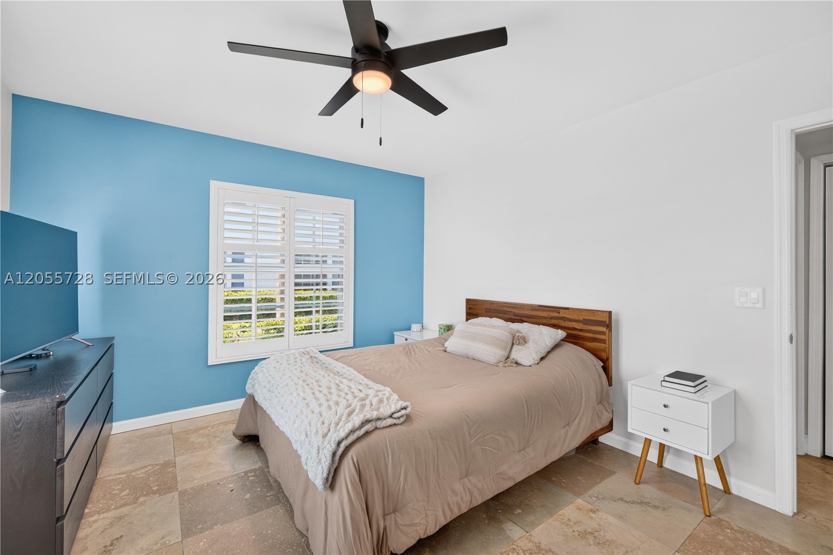 IMPERIAL POINT COLONNADES - Residential