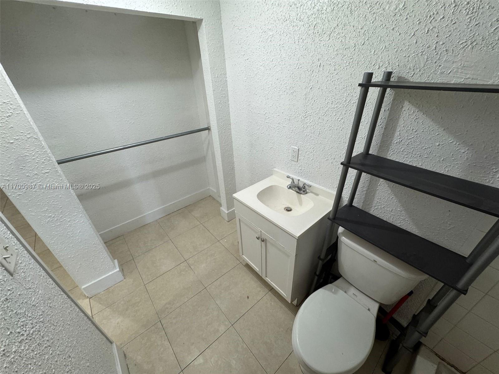 COMM LIBERTY CITY - Residential Lease