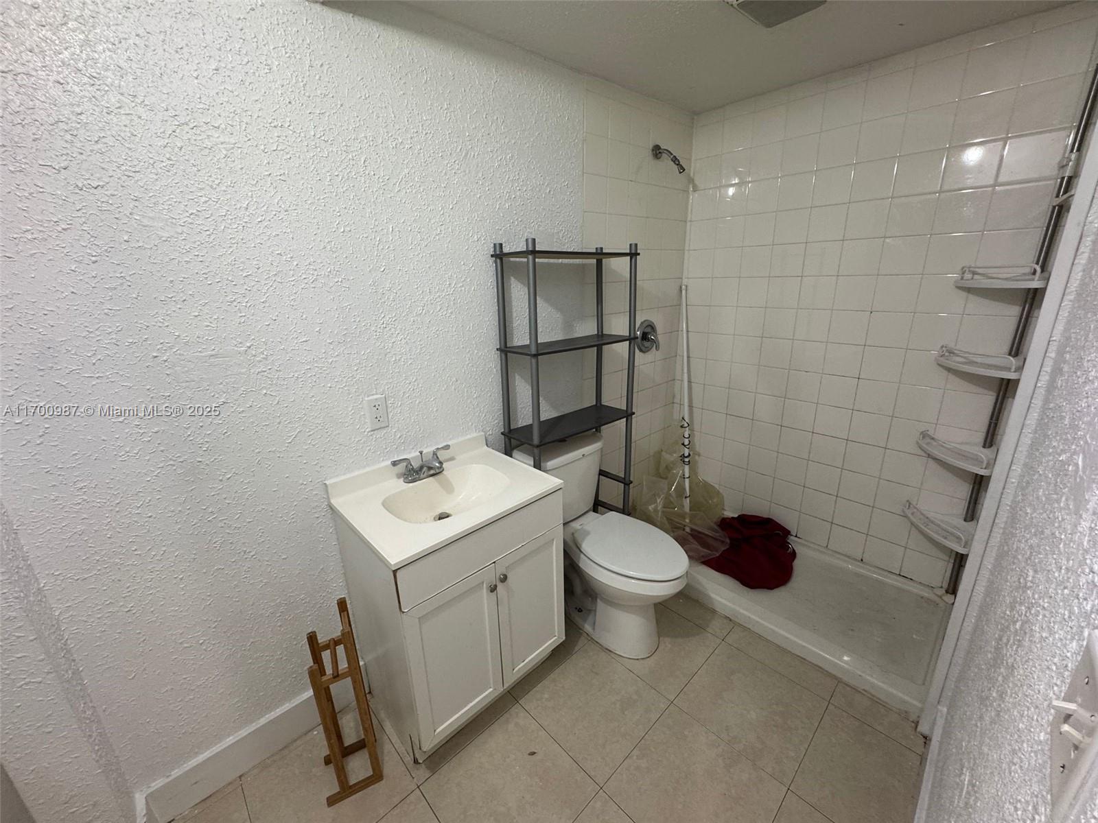 COMM LIBERTY CITY - Residential Lease