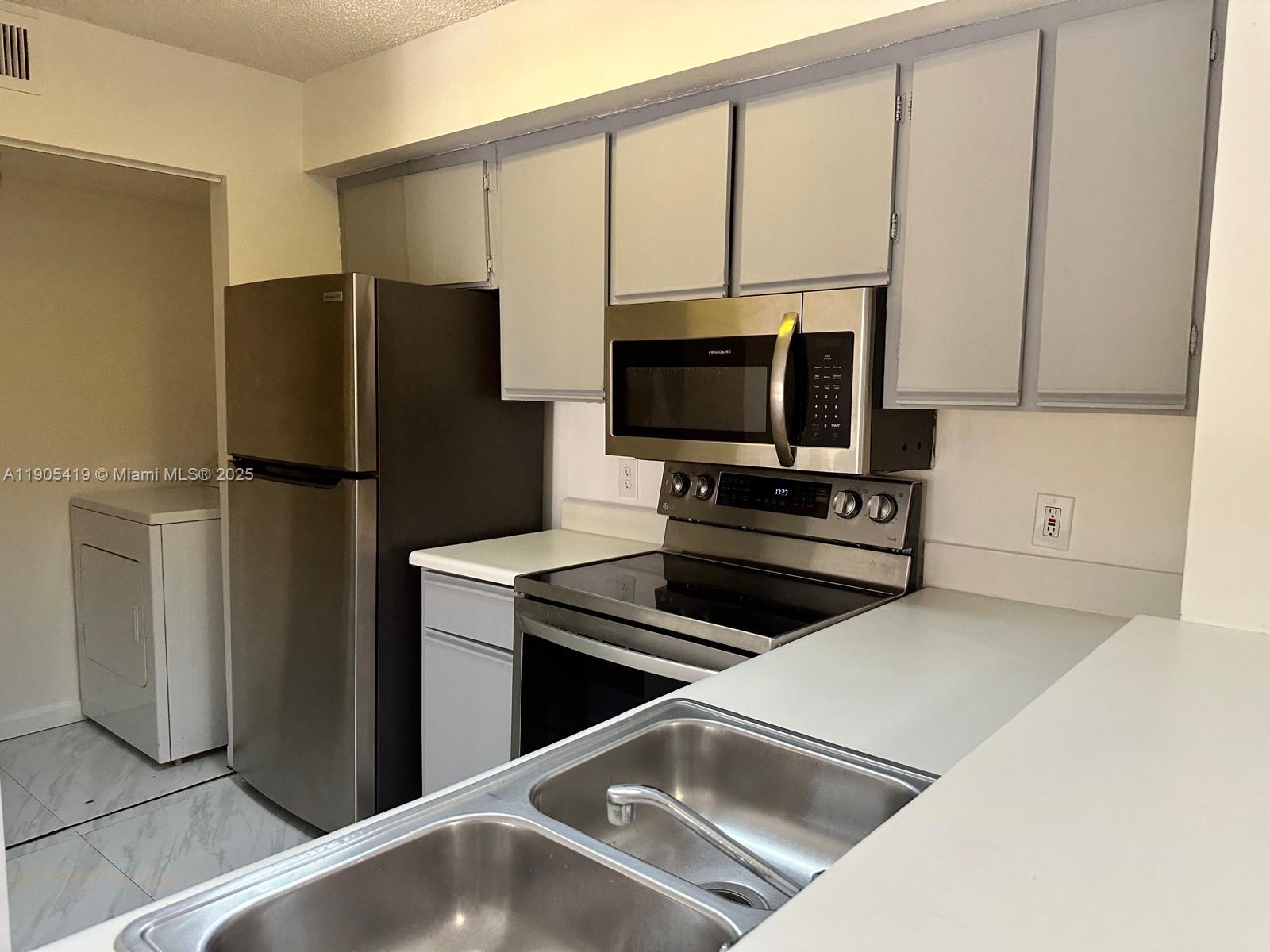Beautiful and spacious 2 bedroom and 2 bathroom unit. Bathrooms renovated. Tile floors throughout, open kitchen, balcony, storage, and in-unit washer and dryer. Includes 1 assigned parking space and plenty of guests parking. Community has pool, tennis courts, clubhouse, gym, and barbecue area. Excellent location near major highways, shopping, beaches, and entertainment.
