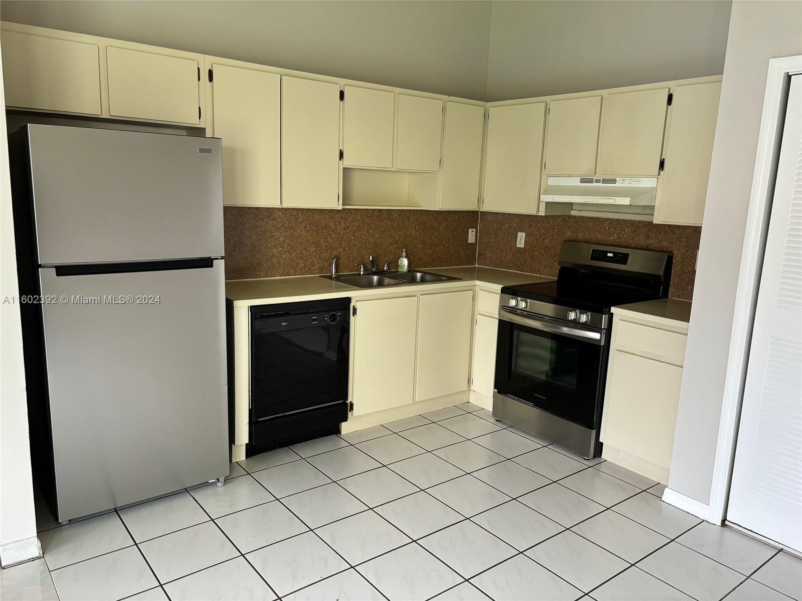 PINE NEEDLES EAST HOMES S - Residential