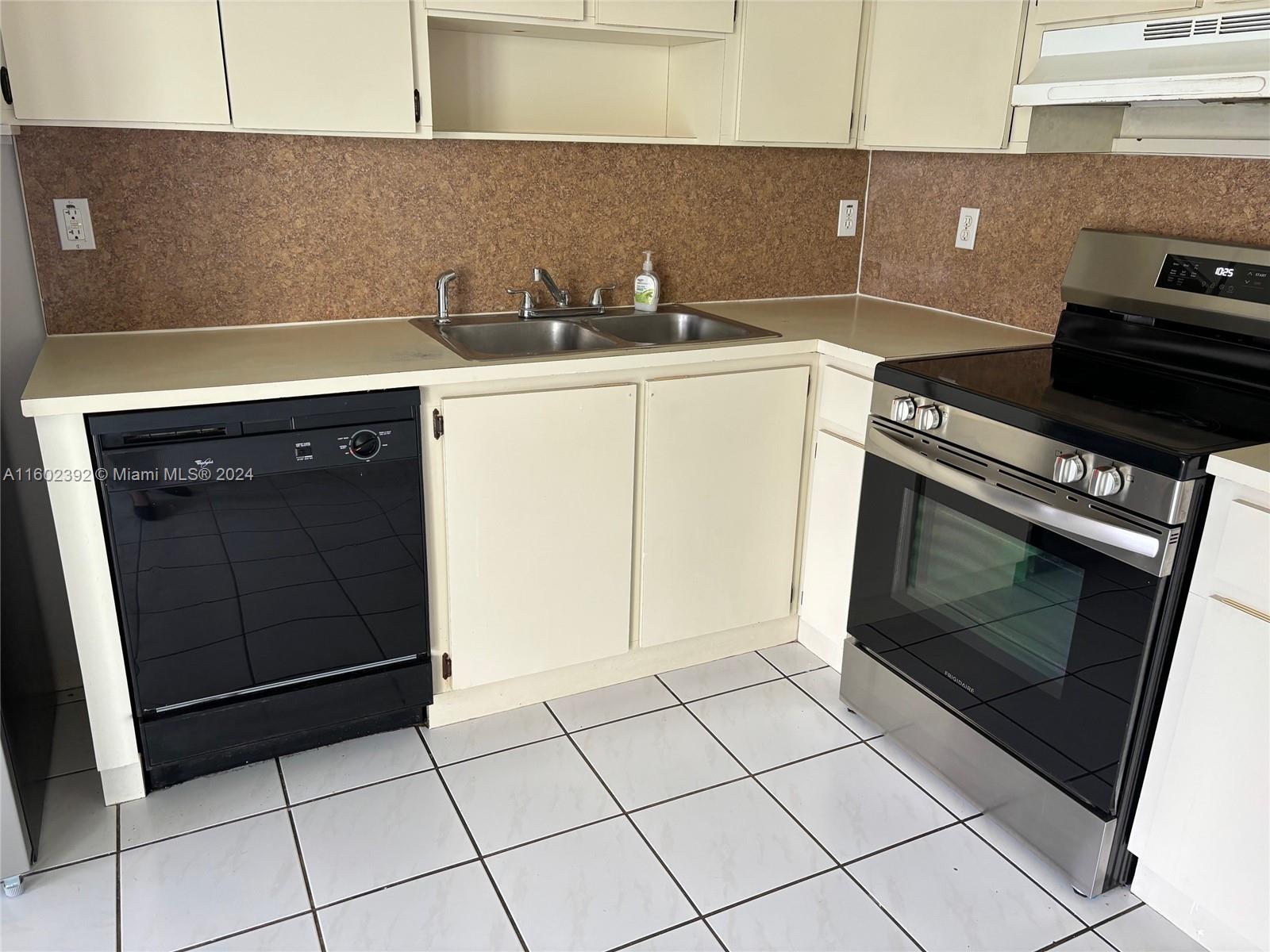 PINE NEEDLES EAST HOMES S - Residential