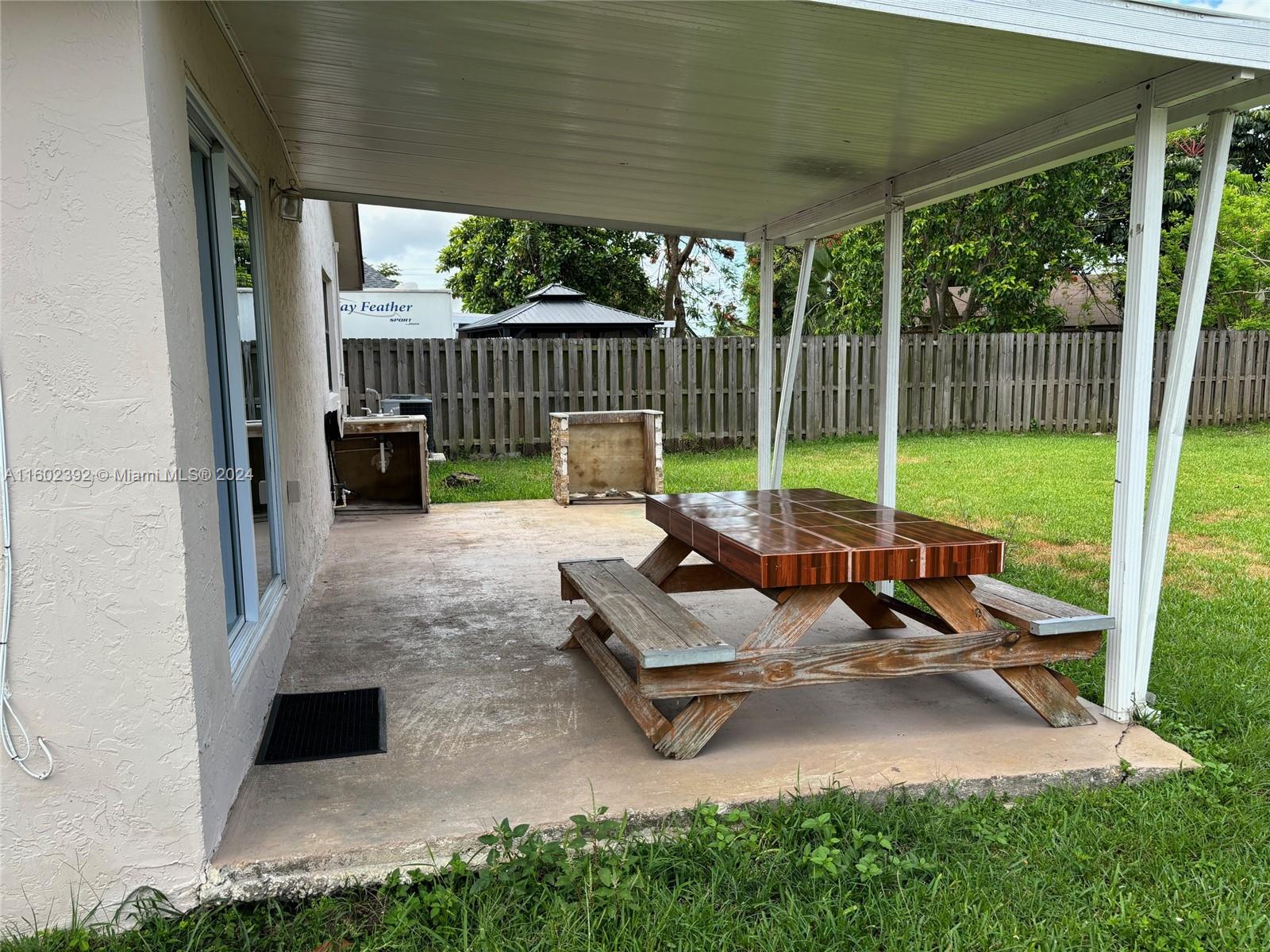 PINE NEEDLES EAST HOMES S - Residential