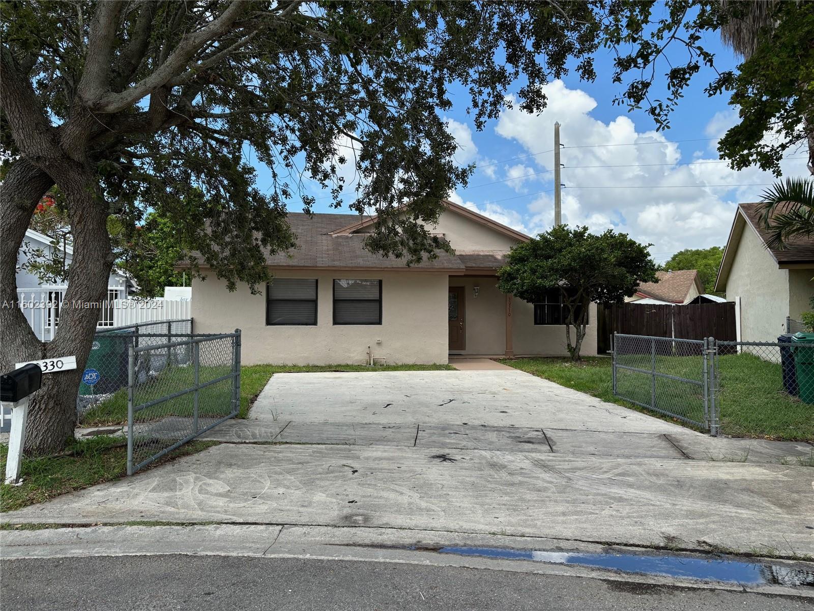 GREAT 4/2 ONE STORY HOUSE IN HOMESTEAD WITH LARGE LOT FOR A POOL AND FRUIT TREES.  GREAT TERRACE IN THE BACK WITH METAL CEILING, BENCH AND OUTDOOR SINK FOR ENTERTAINMENT.  TILES THROUGH OUT THE HOUSE.  DRIVEWAY IN THE FRONT FOR MIN 4 CARS.  CHAINLINK FENCE IN THE FRONT, WOOD FENCE IN THE BACK  ALONG WITH WOODEN SHED. LARGE LIVING / DINNING ROOM AND BREAKFAST AREA IN THE KITCHEN. STAINLESS STEEL APPLIANCES. BLINDS IN WINDOWS AND SLIDING DOORS.
VERY BRIGHT/LIGHT PROPERTY. HIGH CEILING IN LIVING DINNING ROOM AREA. NO ASSOCIATION. 
WILL SHOW SAT. & SUN. 7/13-14  FROM 12 TO 3