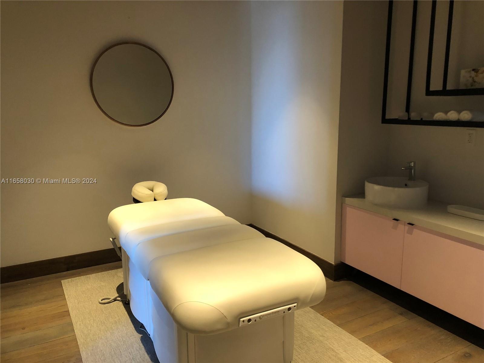 3401 MIDTOWN CONDO - Residential Lease