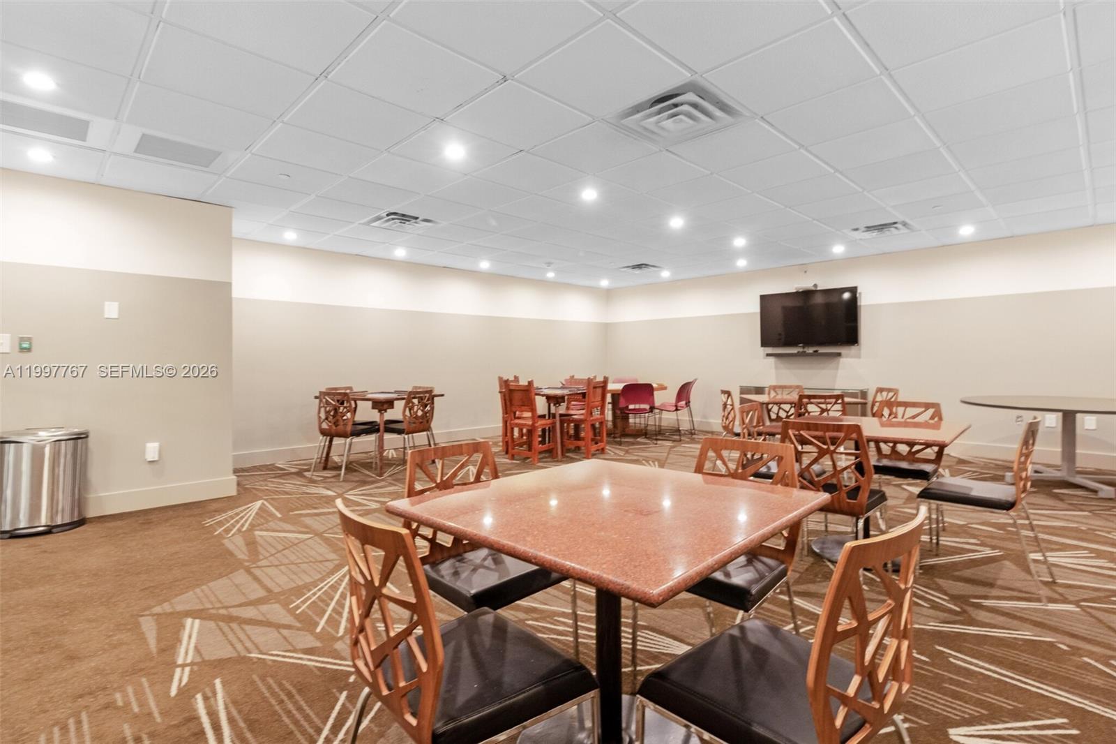 ARLEN BEACH CONDO - Residential