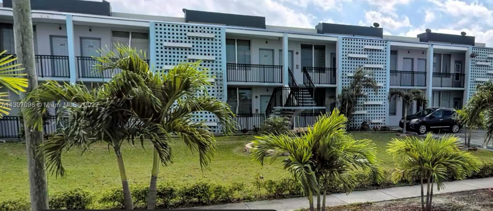 NEWLY REMODELED 1/1 UNIT WITH CENTRAL A/C.  Hardwood floors throughout.  Trendy subway tiles in bathroom. Great building in quiet neighborhood.  Assigned parking spot.  ELECTRICITY & WATER INCLUDED!