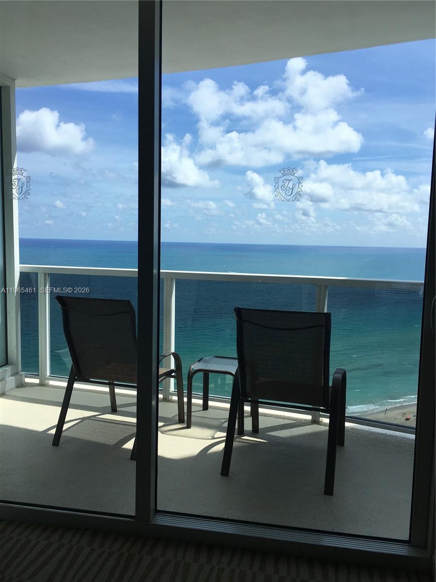 TRUMP INTERNATIONAL SONES - Residential