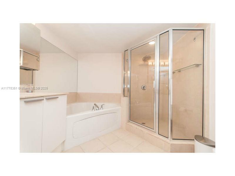 La Perla Condo - Residential