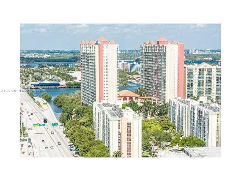 La Perla Condo - Residential