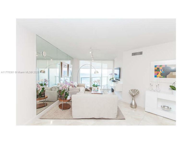 La Perla Condo - Residential