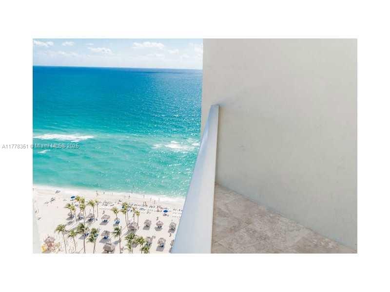 La Perla Condo - Residential