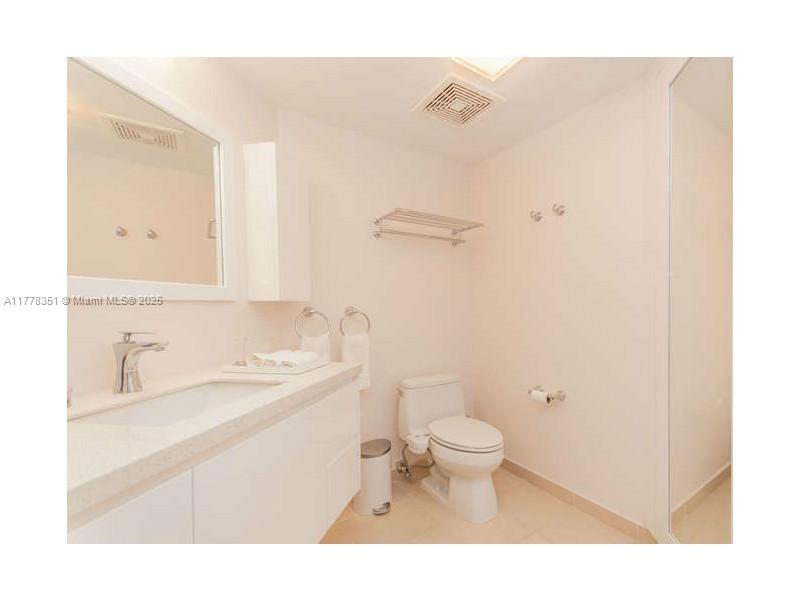 La Perla Condo - Residential