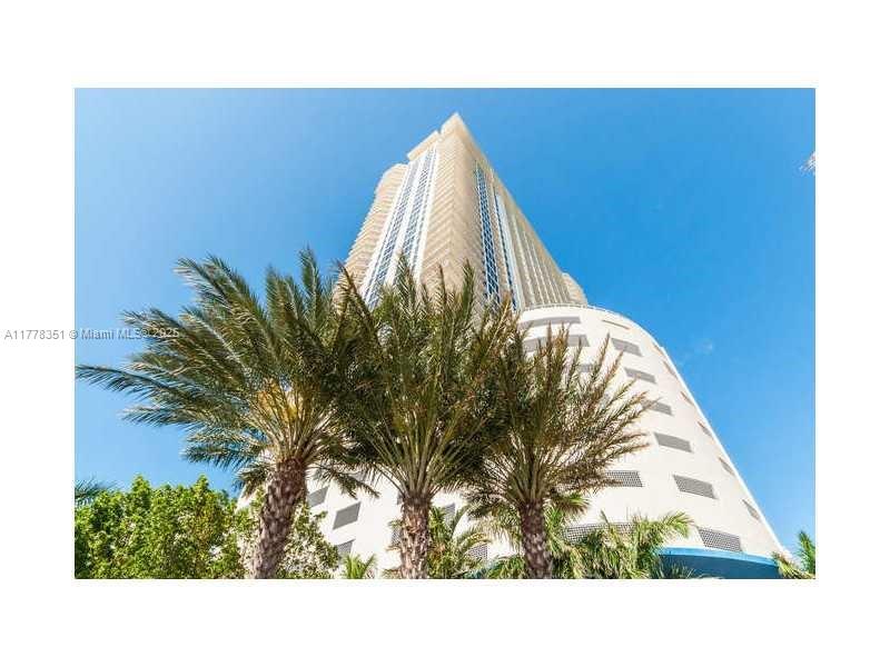 La Perla Condo - Residential