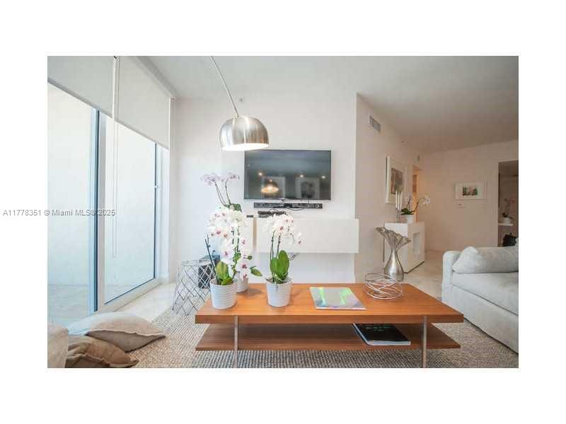 La Perla Condo - Residential
