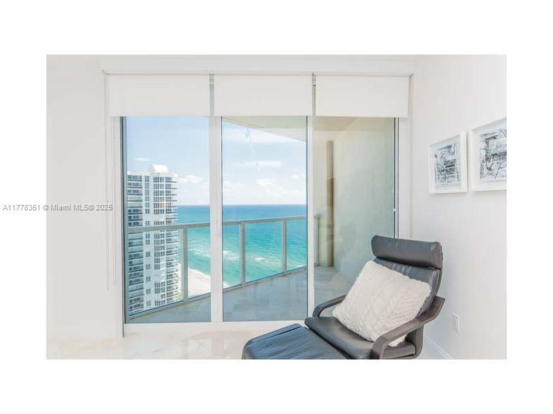 La Perla Condo - Residential