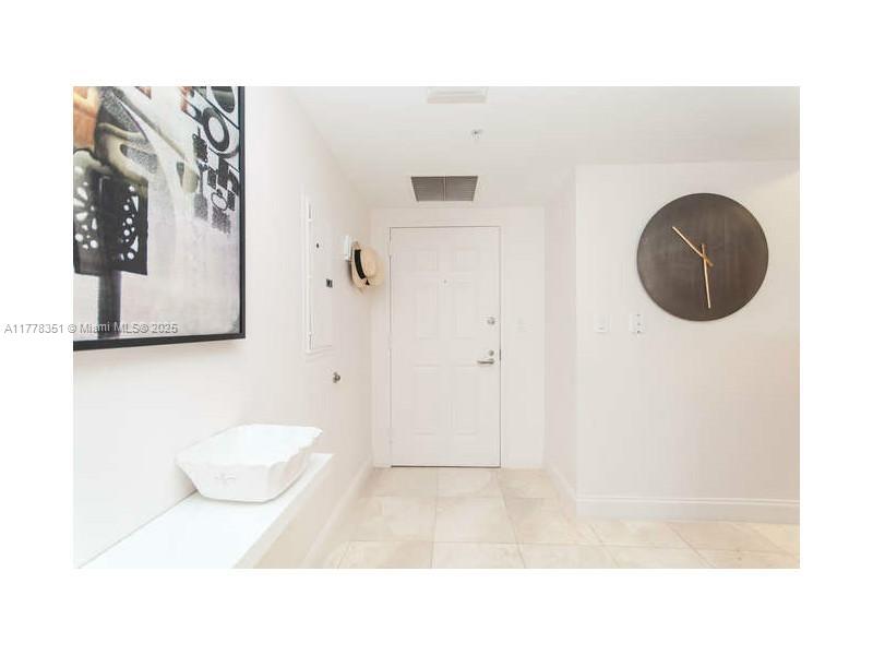 La Perla Condo - Residential