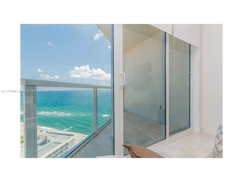 La Perla Condo - Residential