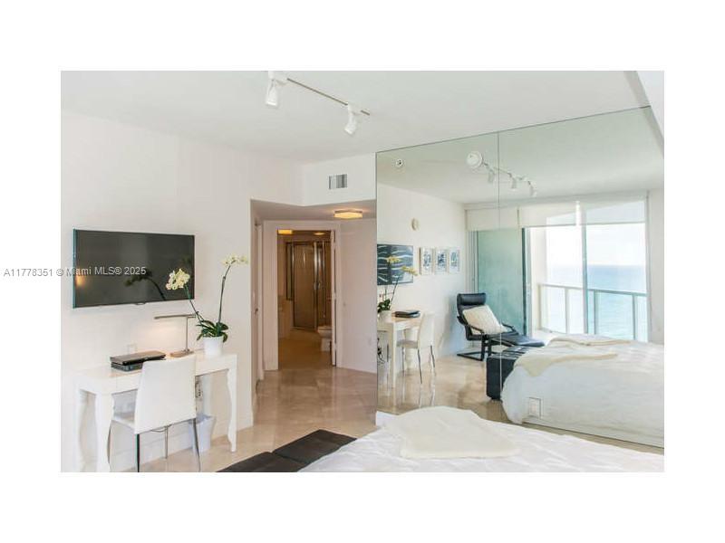La Perla Condo - Residential